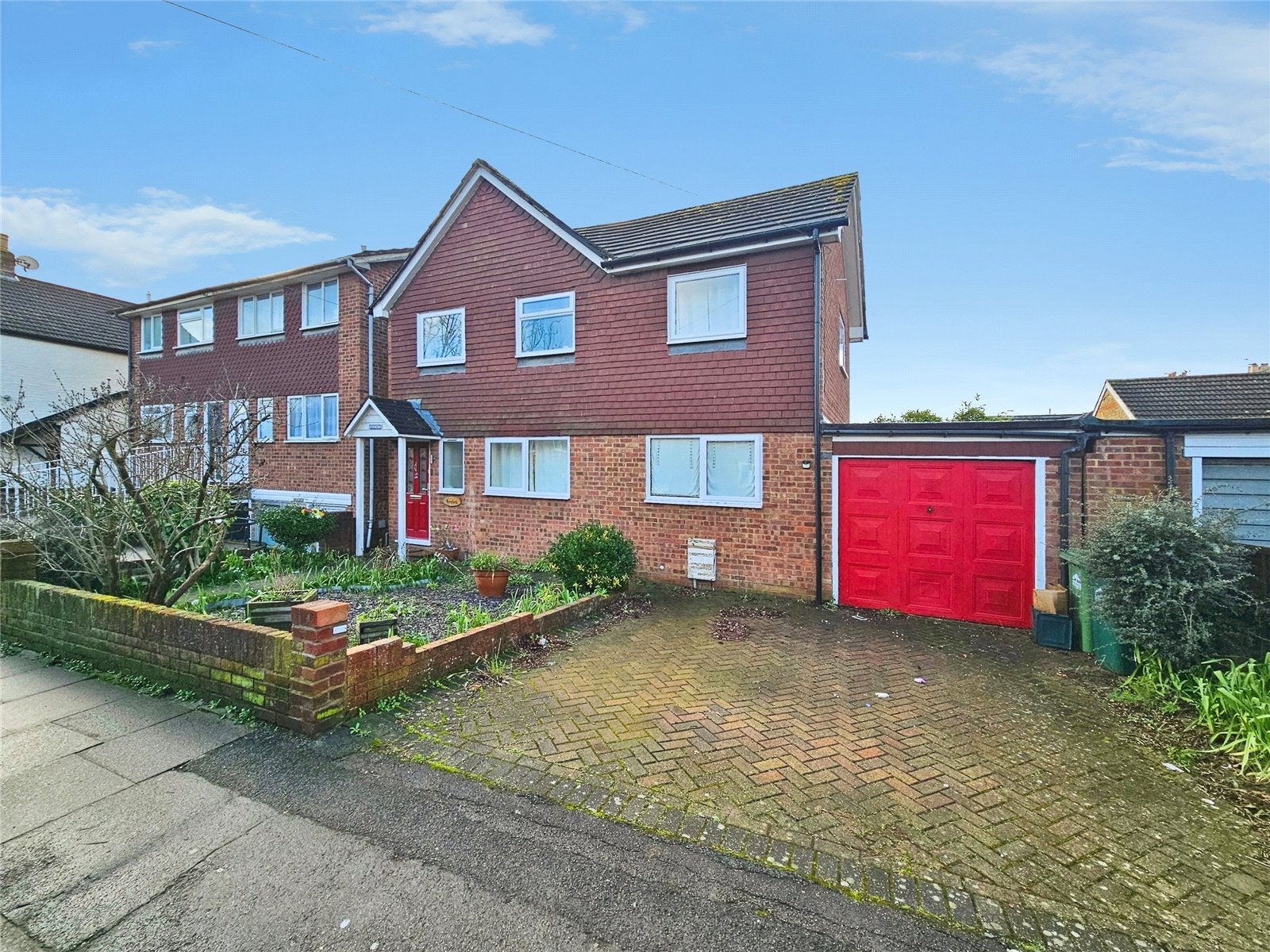 House Budebury Road in Borough of Spelthorne