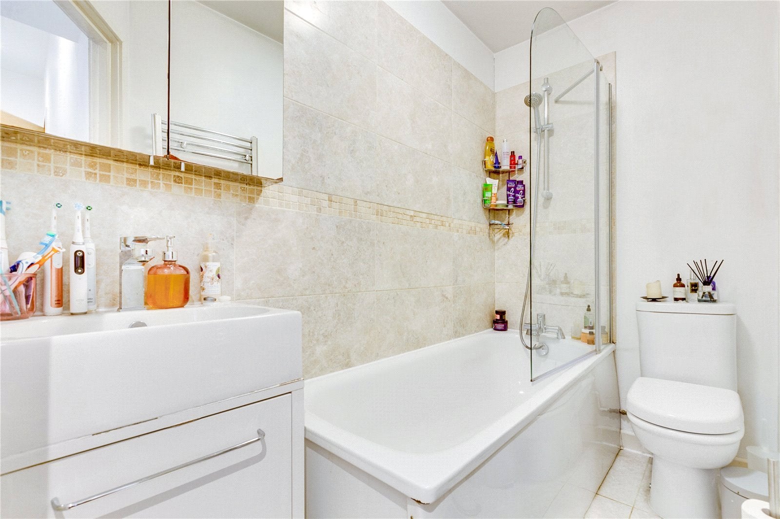 Flat Hemberton Road in Greater London