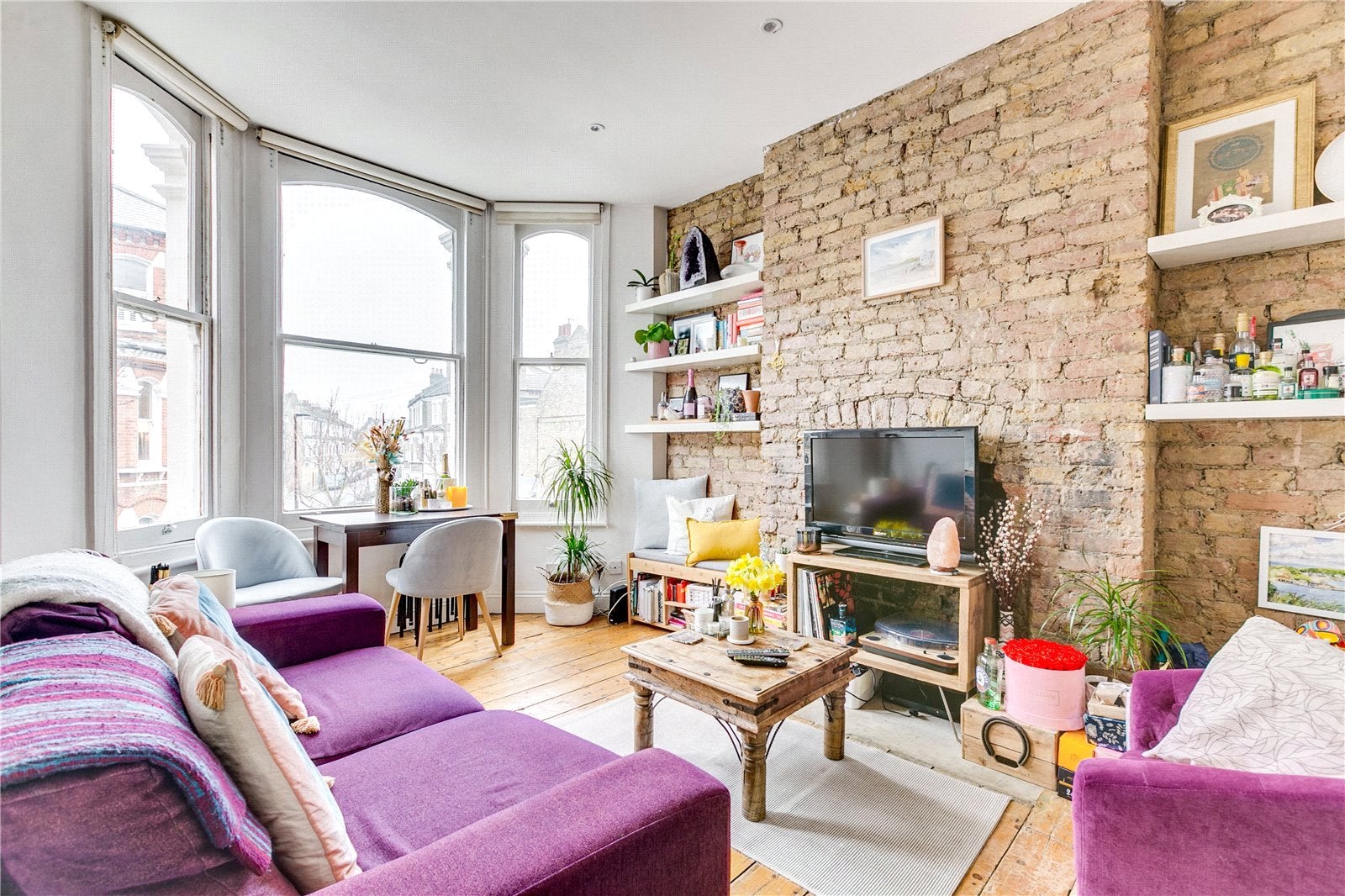 Flat Hemberton Road in Greater London