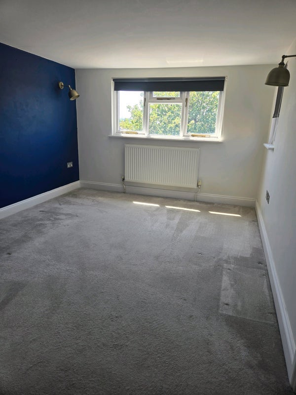 Room Bassingham Road in Greater London