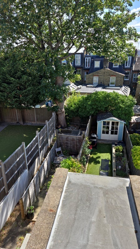 Room Bassingham Road in Greater London