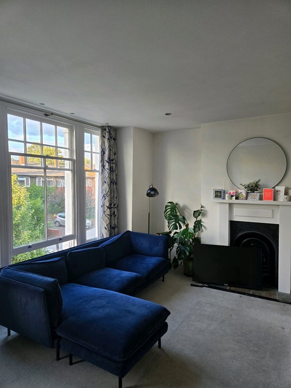 Room Bassingham Road in Greater London
