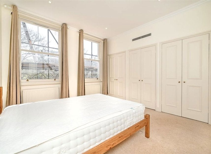 Flat Courtfield Gardens in Greater London