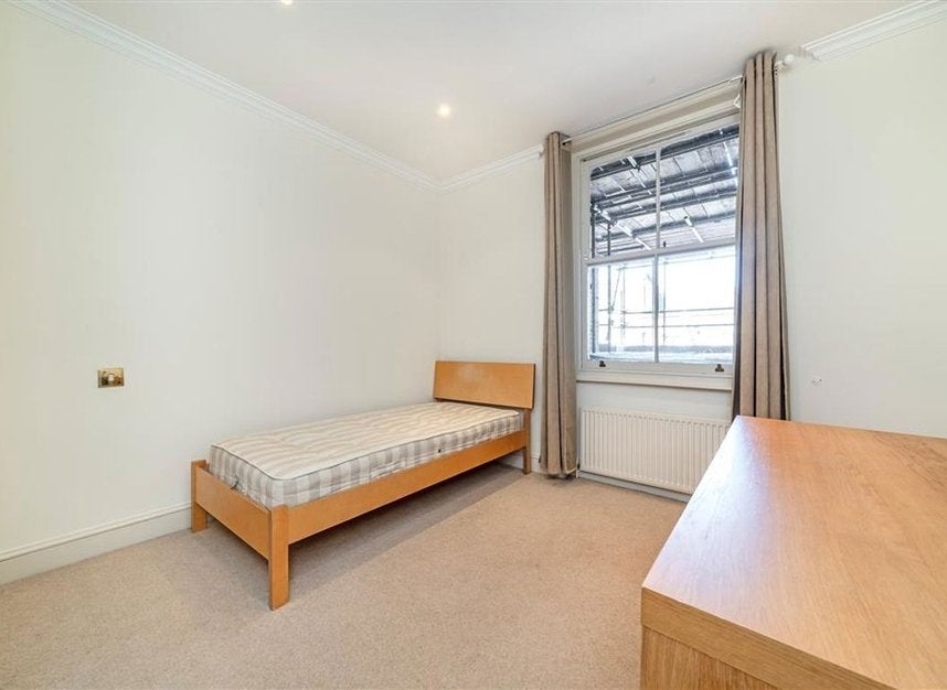 Flat Courtfield Gardens in Greater London