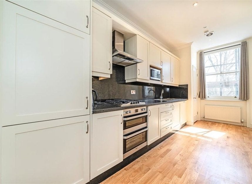 Flat Courtfield Gardens in Greater London