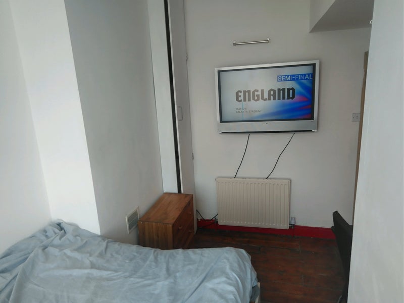 Room Thornton Road in Manchester