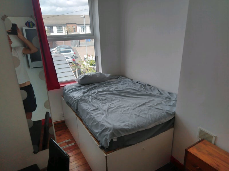 Room Thornton Road in Manchester