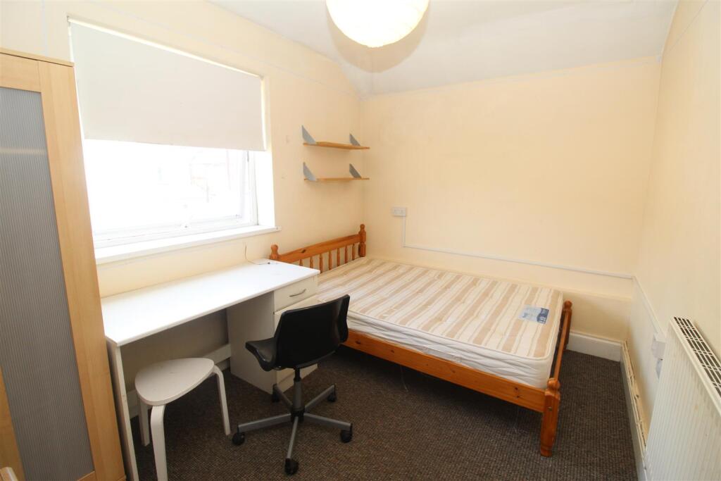 Room Ruthin Gardens in Cardiff