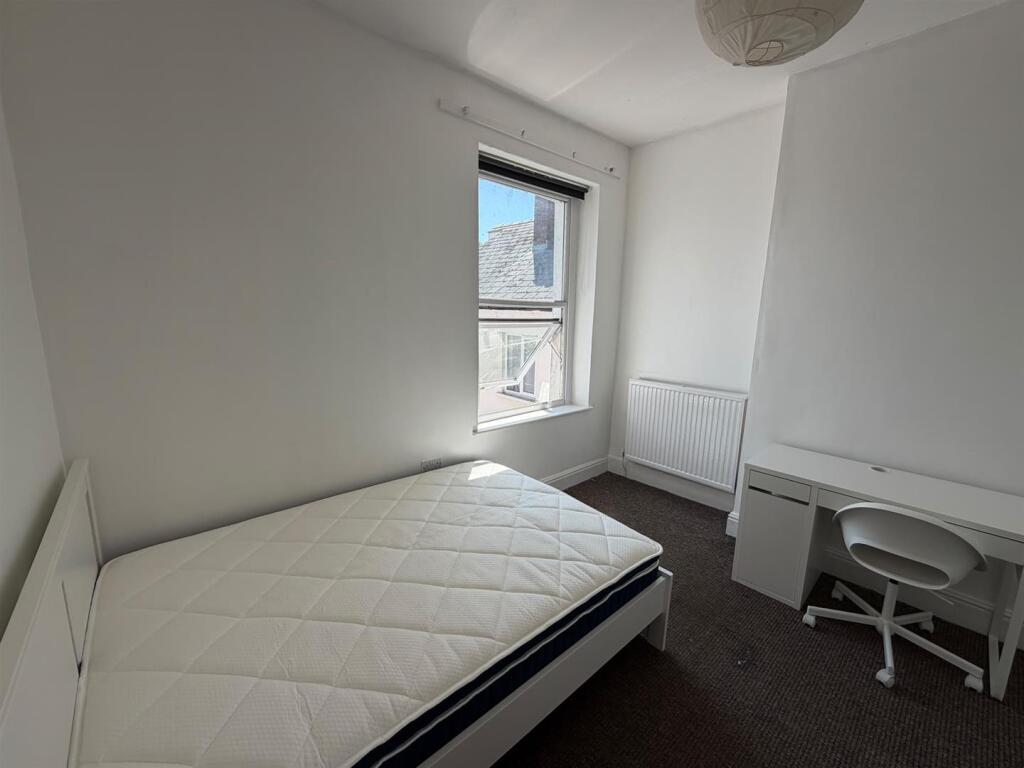 Room Ruthin Gardens in Cardiff