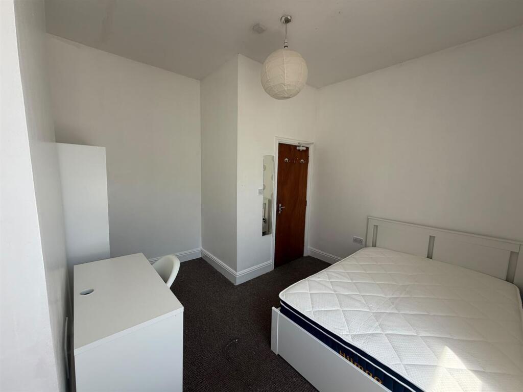 Room Ruthin Gardens in Cardiff