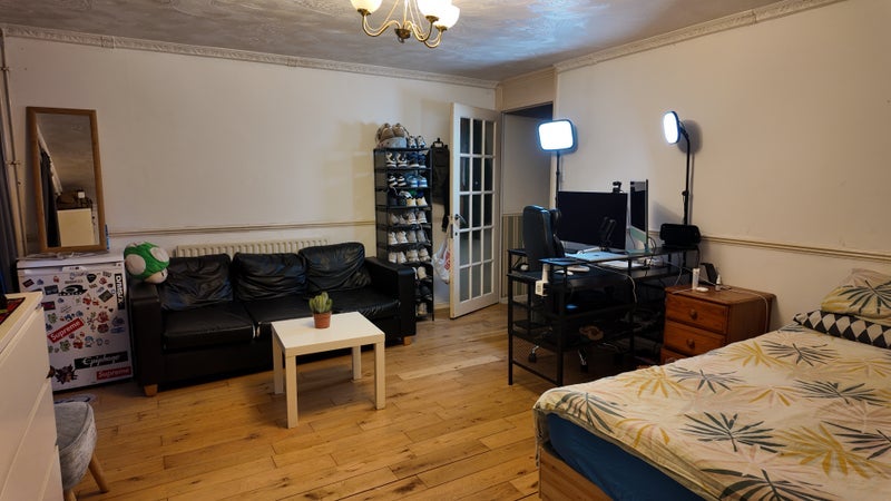 Room Southwark Park Road in Greater London
