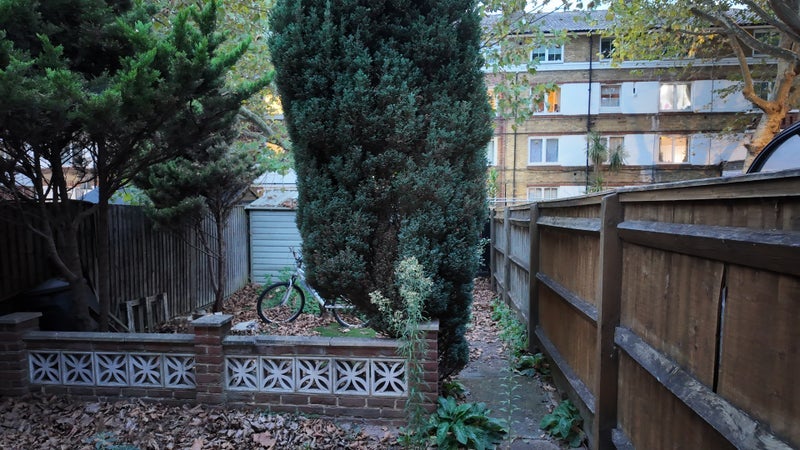 Room Southwark Park Road in Greater London
