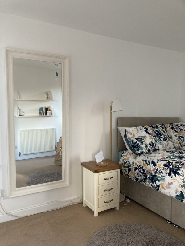 Room Clermiston Avenue in City of Edinburgh