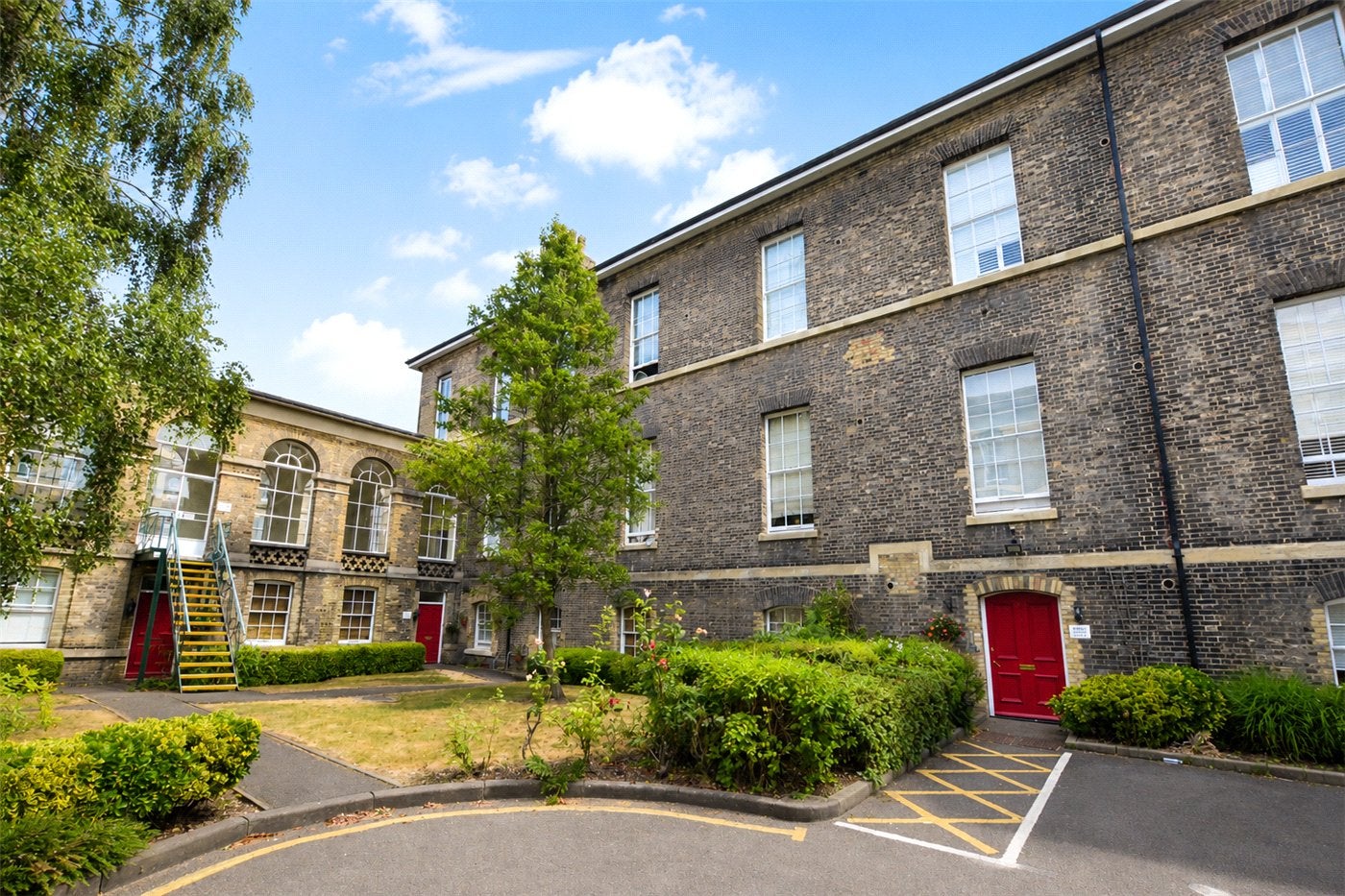 Flat Gilbert Close in Greater London