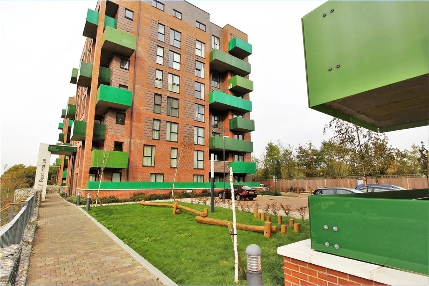 Flat Brook Avenue in Greater London