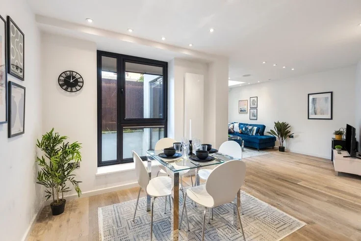 Flat Pentonville Road in Greater London