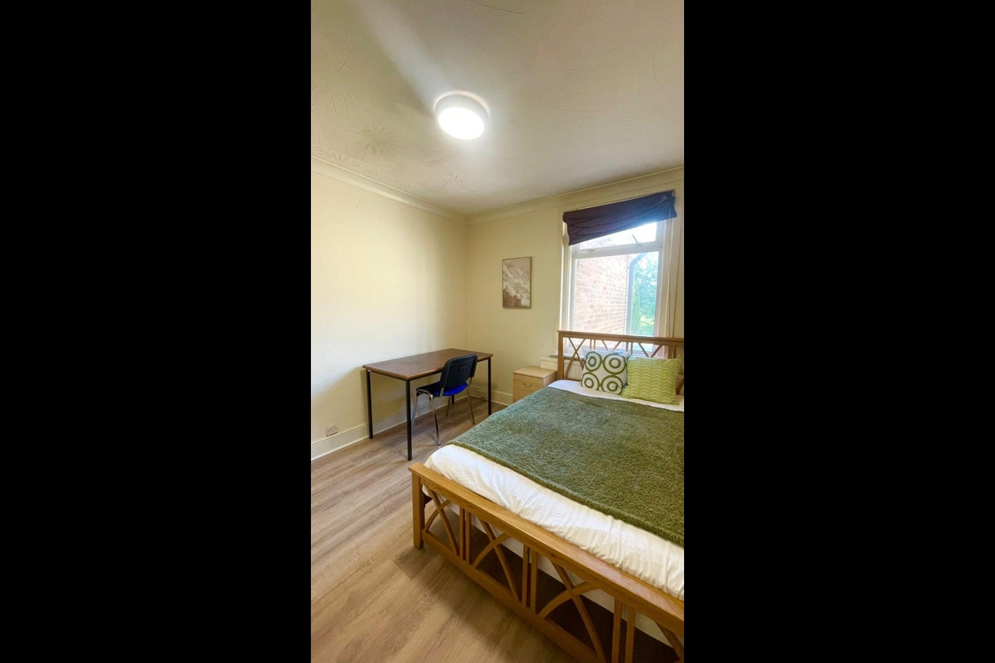 Room Cardigan Road in Bournemouth