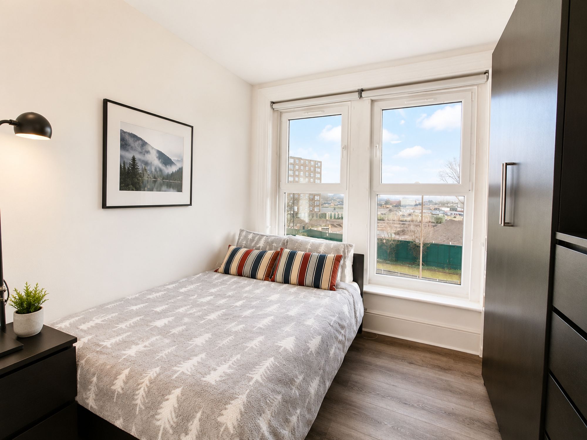 Flat Woolwich Road in Greater London
