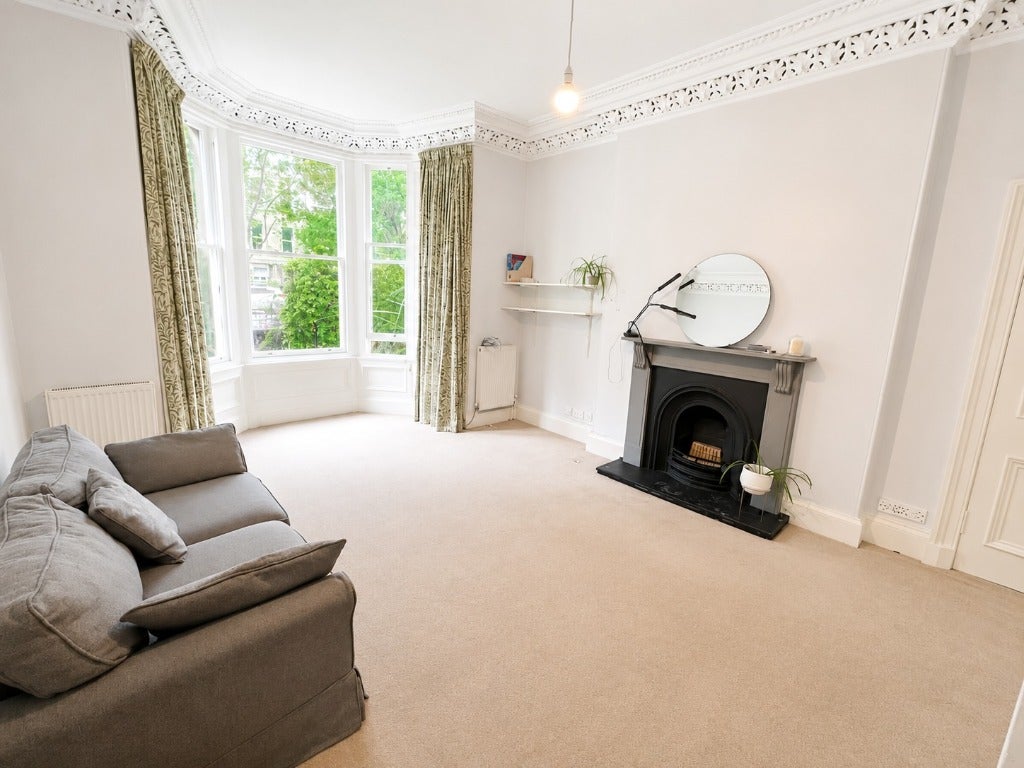 Flat Gladstone Terrace in City of Edinburgh
