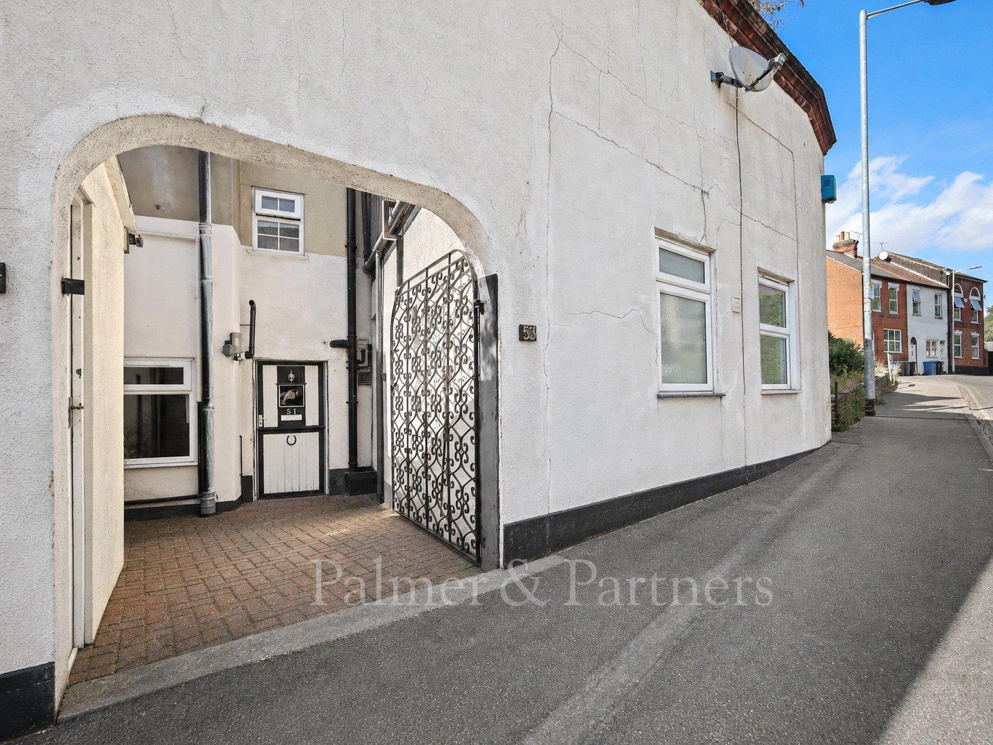 Flat Warwick Road in Ipswich