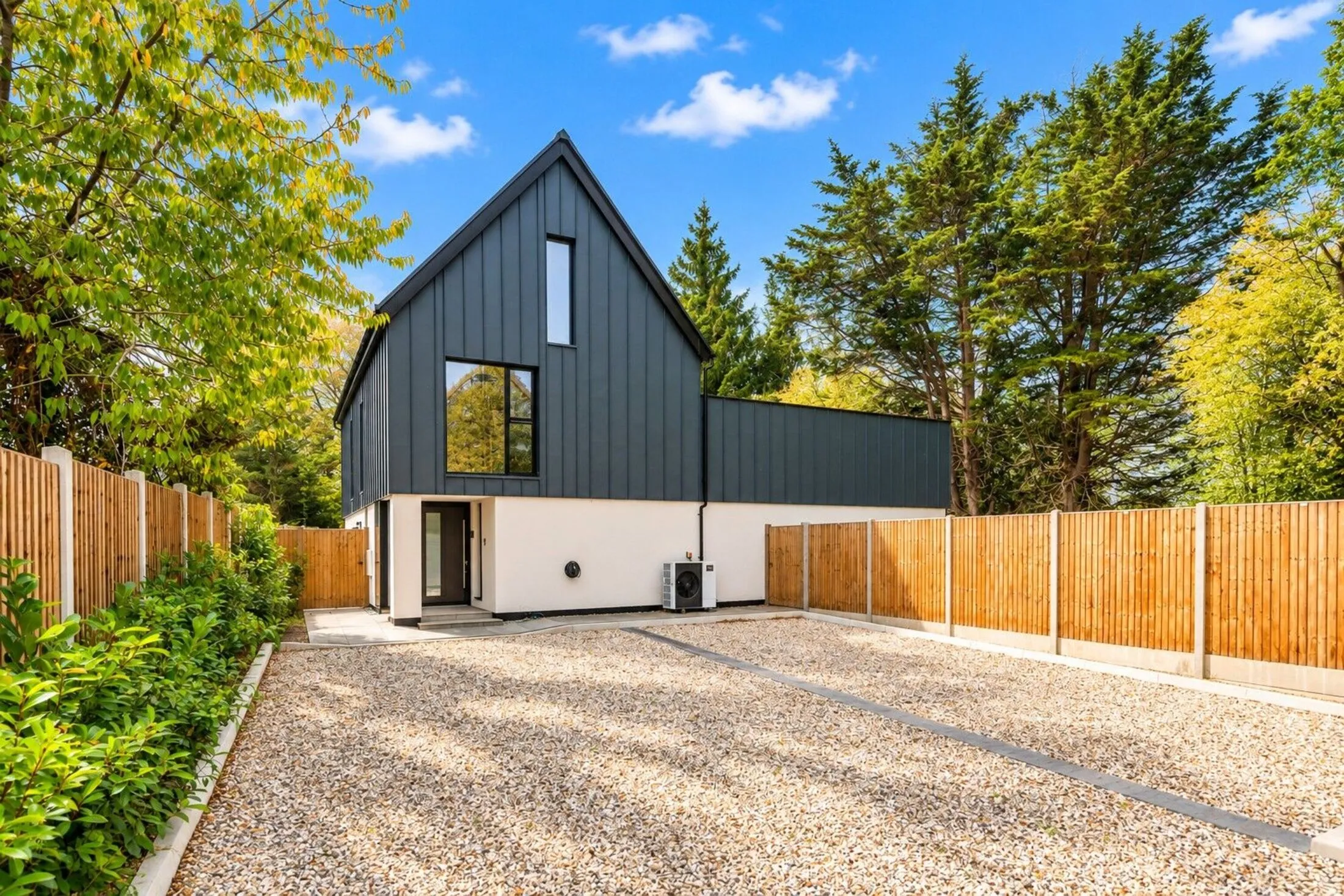 House Kingfield Green in Woking