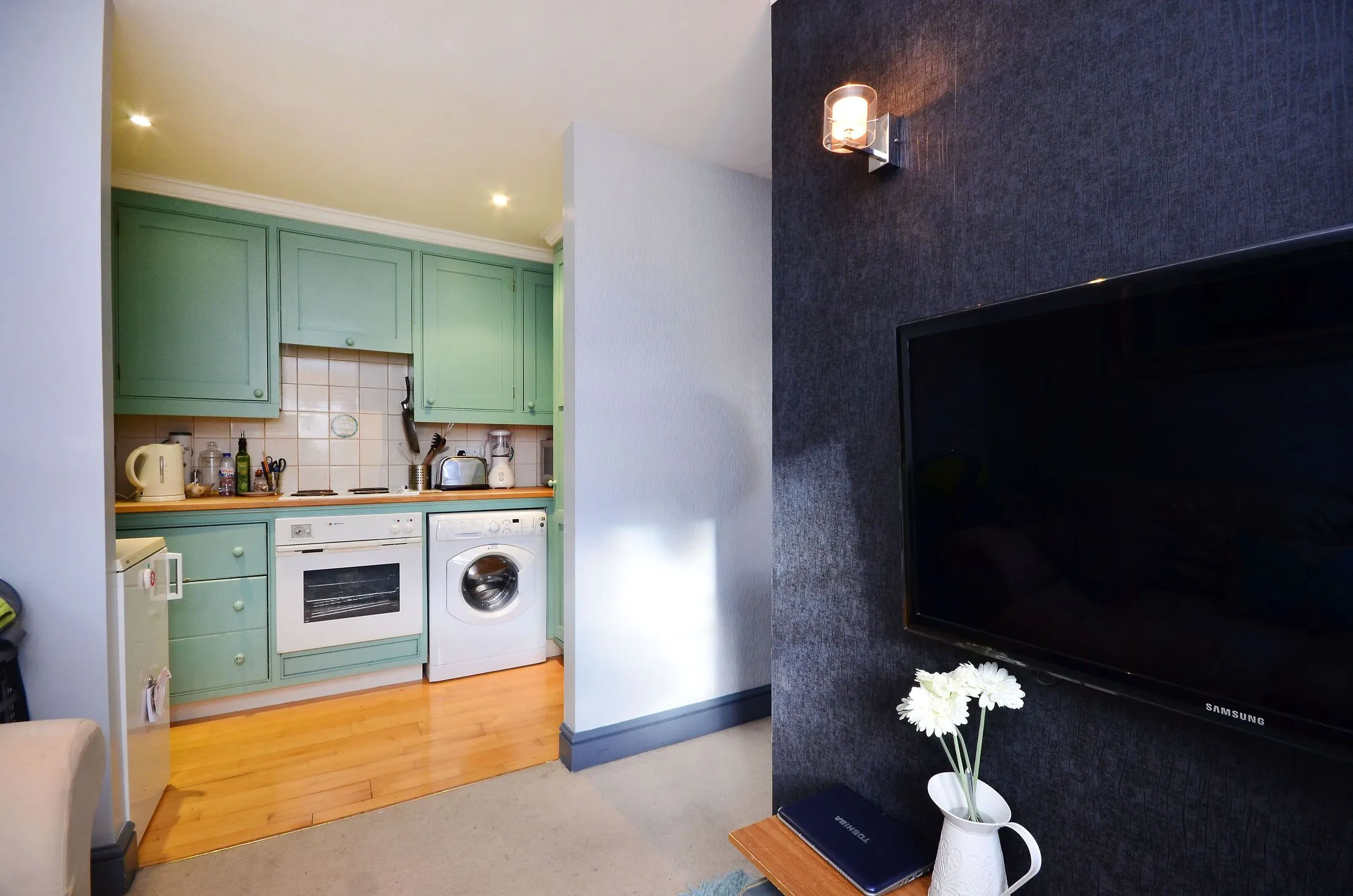 Flat Cornwall Gardens in Greater London