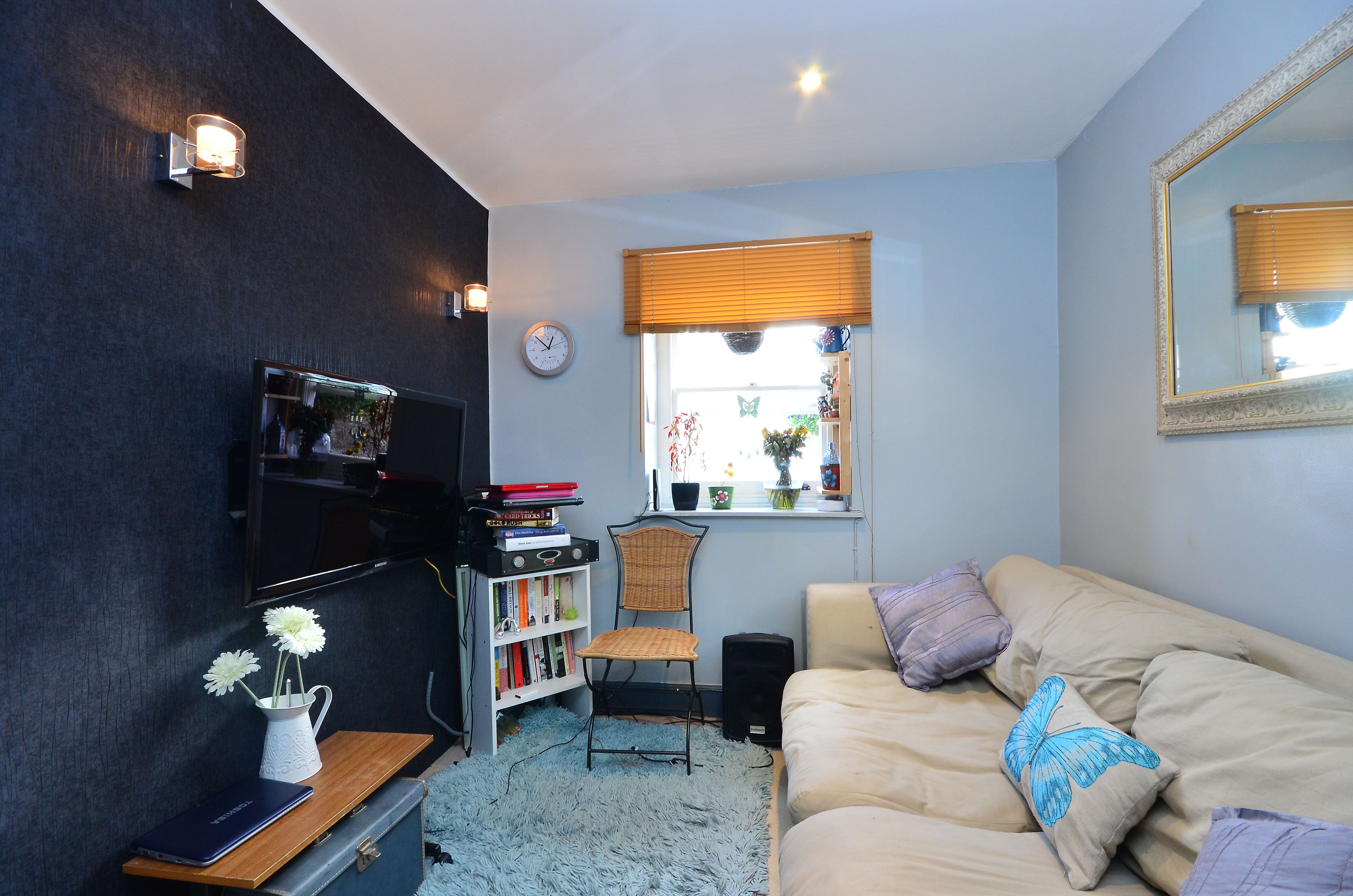 Flat Cornwall Gardens in Greater London