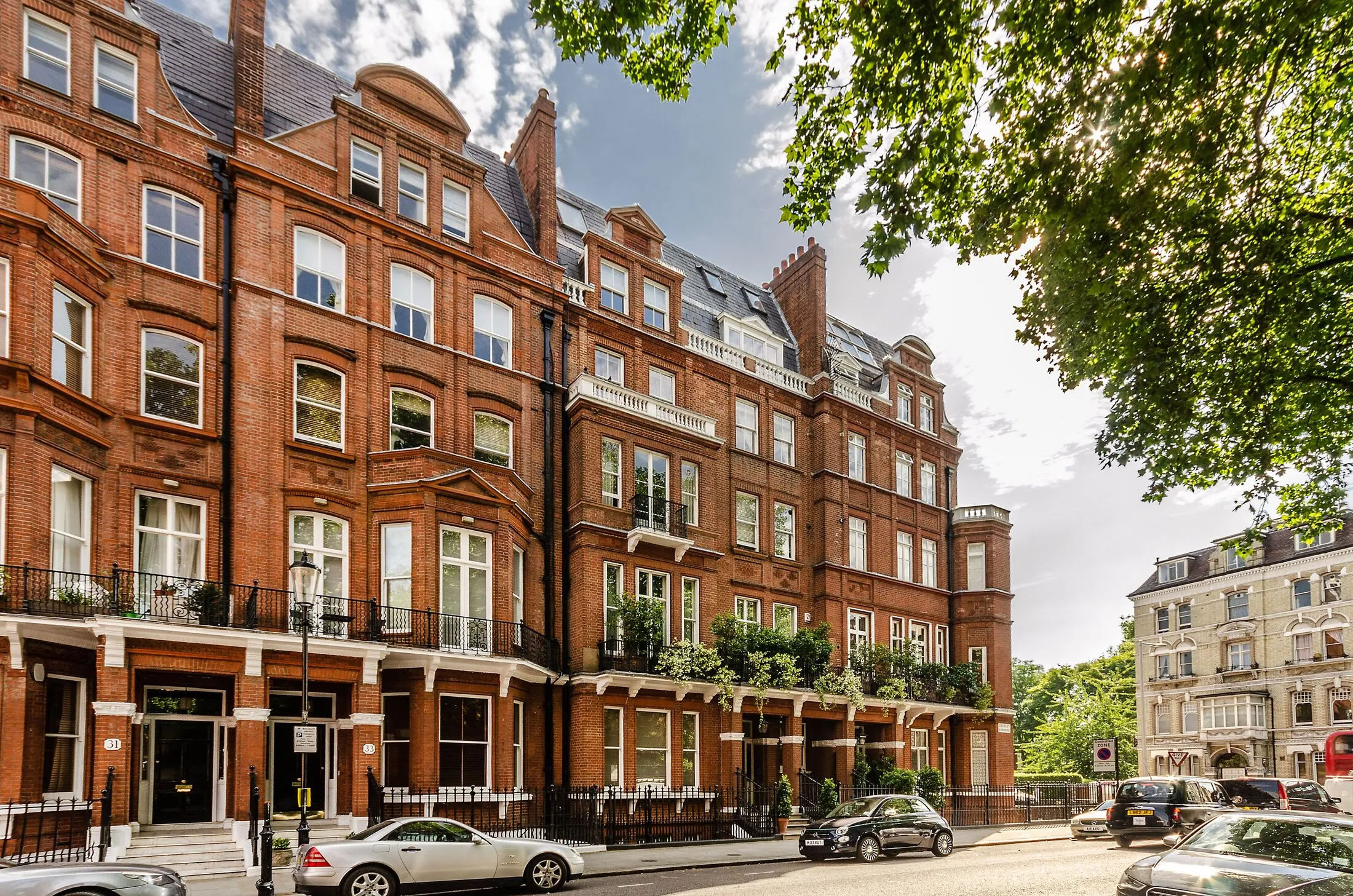 Flat Cranley Gardens in Greater London