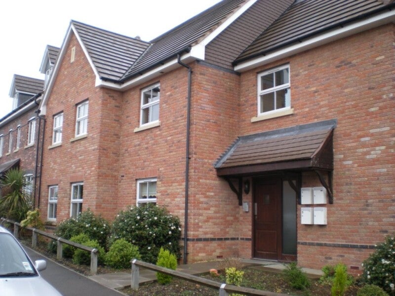 Flat Rowe Close in Rugby