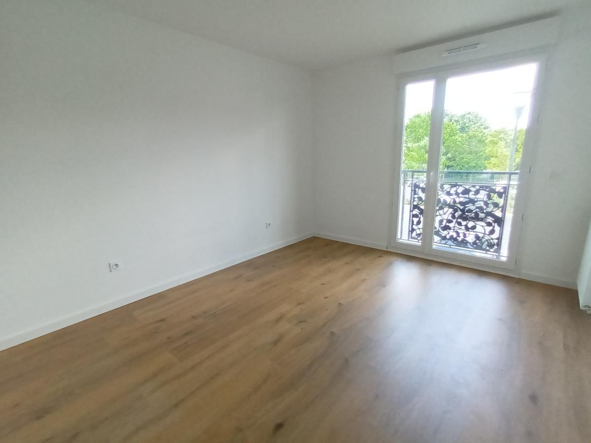 Flat Square des Retentis in Jouy-le-Moutier