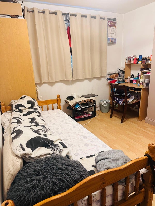Room Bridgman Grove in Bristol