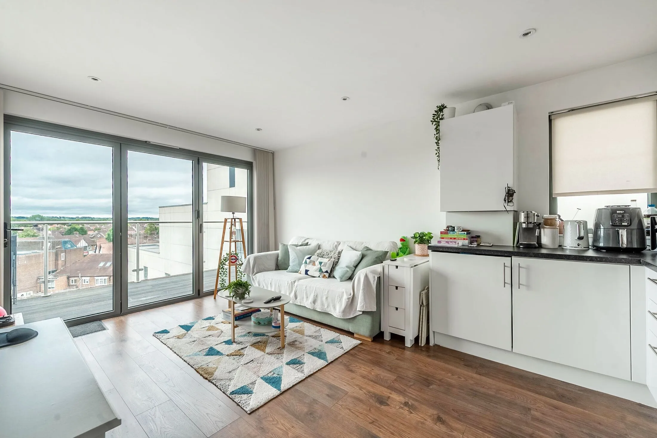 Flat Imperial Drive in Greater London