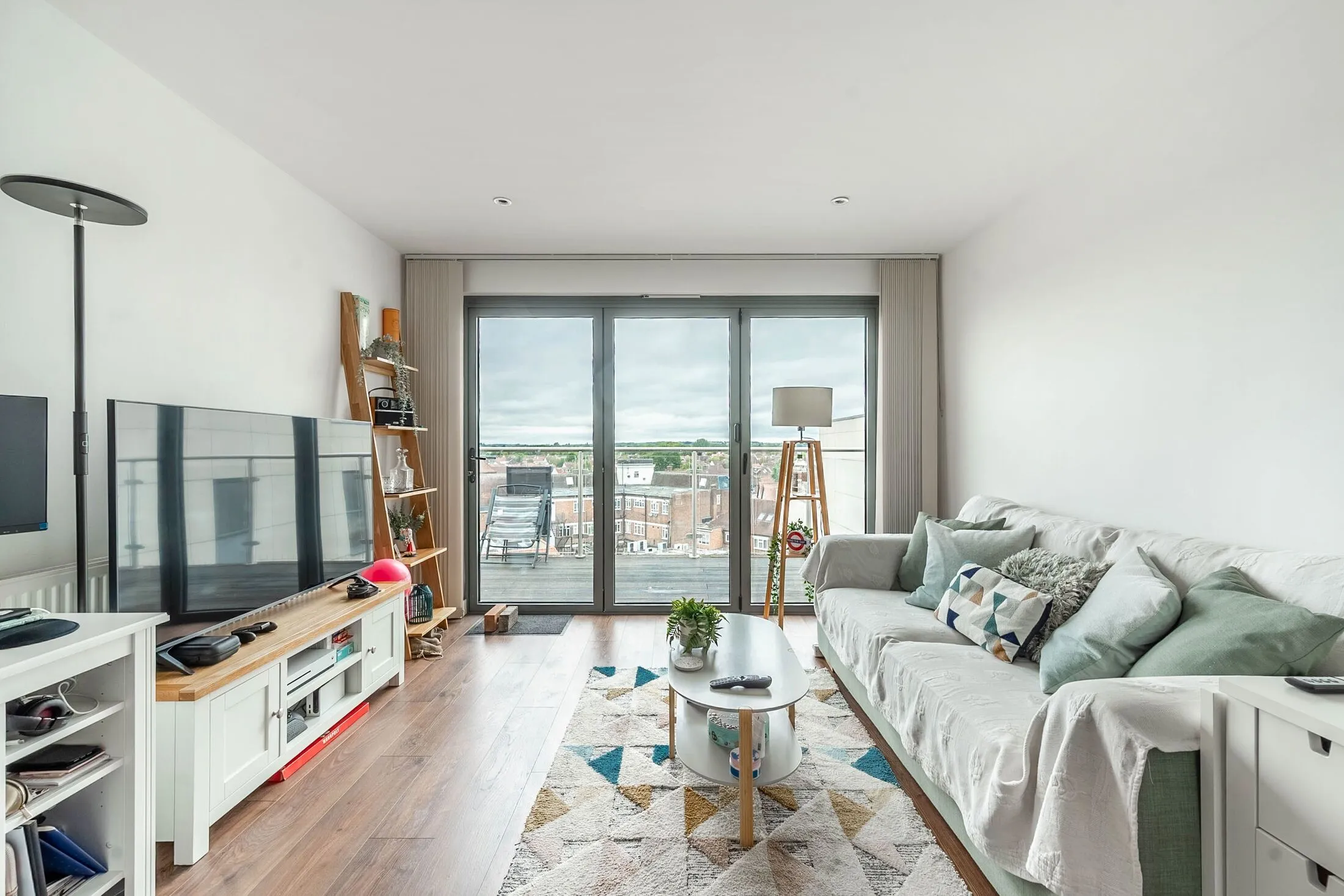 Flat Imperial Drive in Greater London