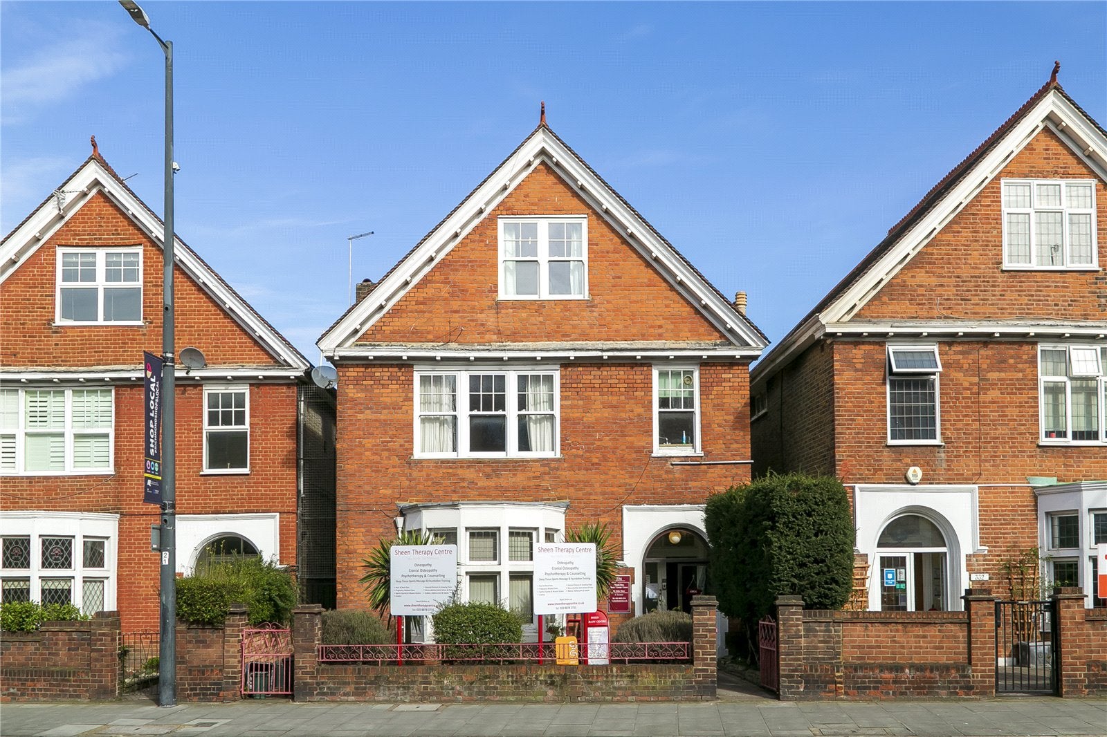 Flat Upper Richmond Road West in Greater London