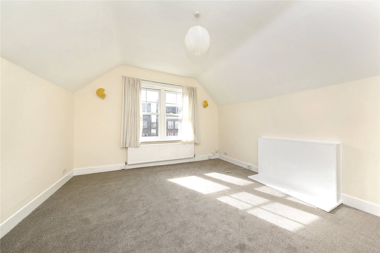 Flat Upper Richmond Road West in Greater London
