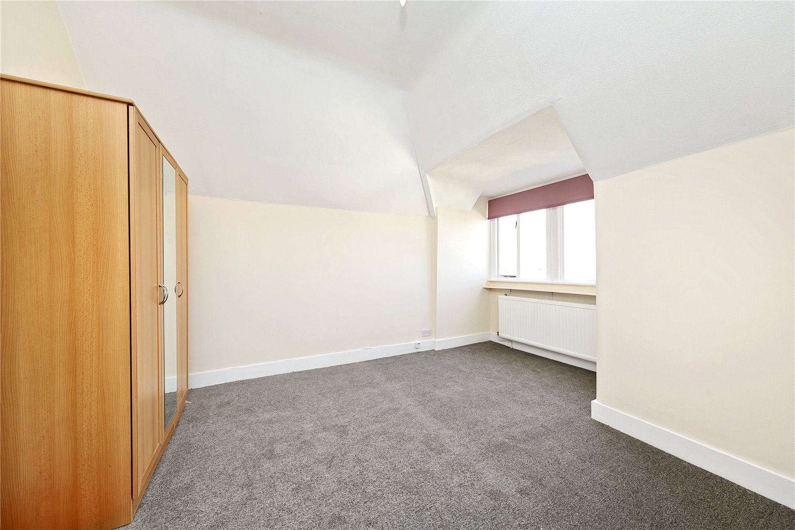 Flat Upper Richmond Road West in Greater London
