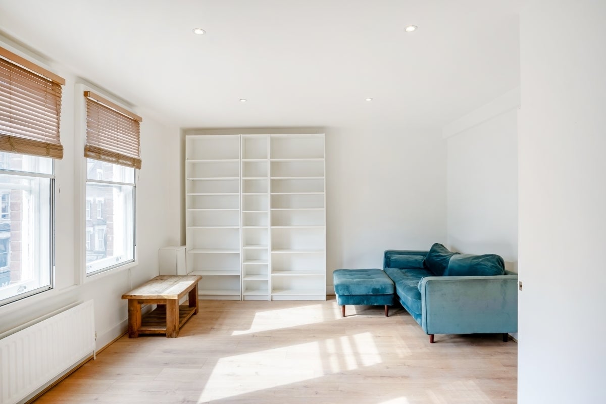 Flat Lavender Hill in Greater London