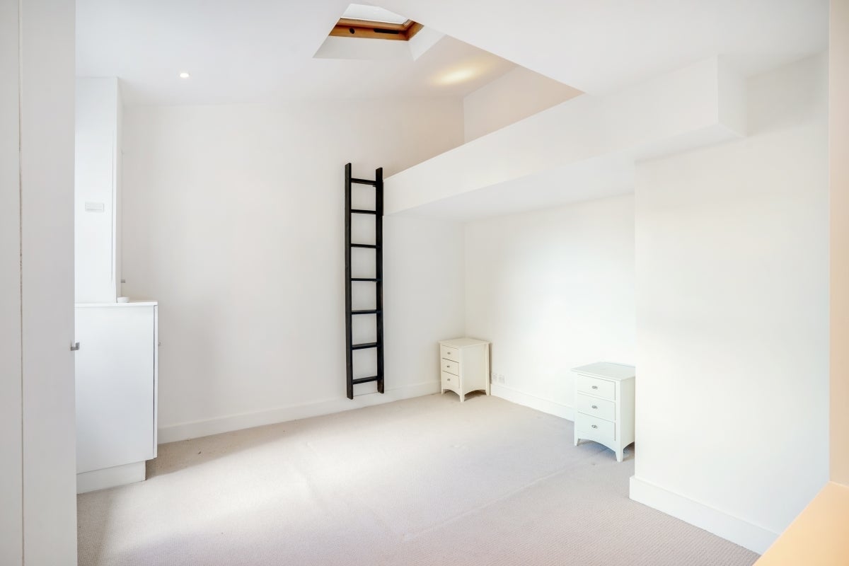 Flat Lavender Hill in Greater London