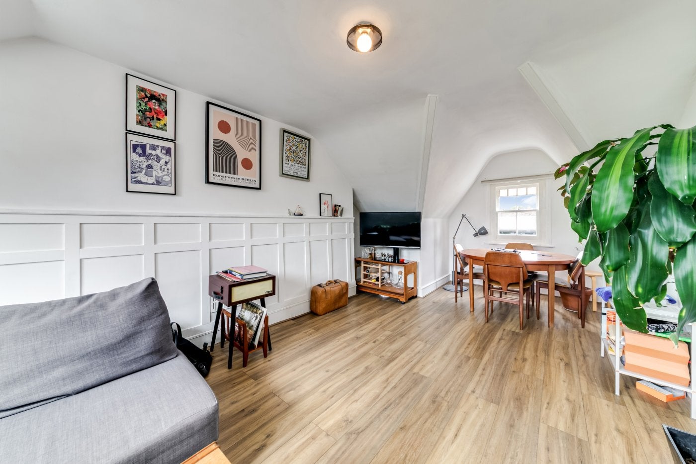 Flat Wickham Road in Greater London