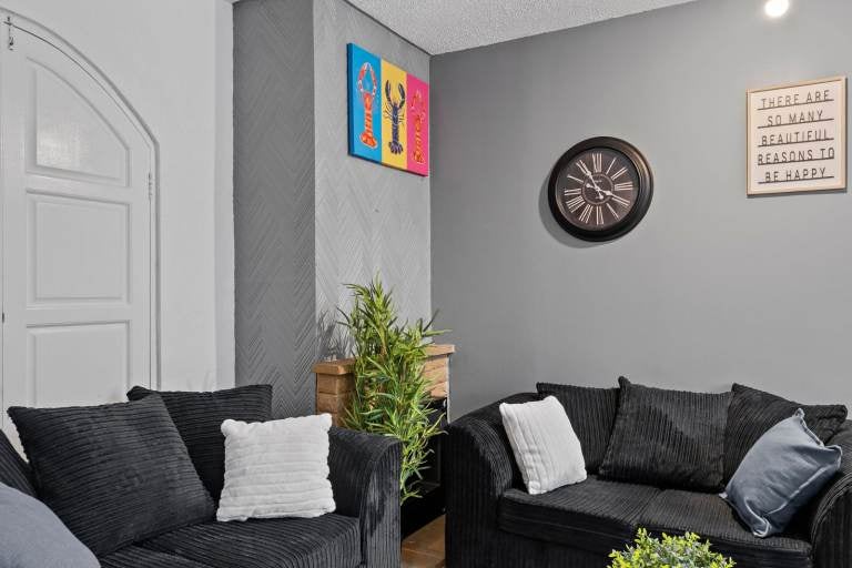 Flat Edington Road in Greater London