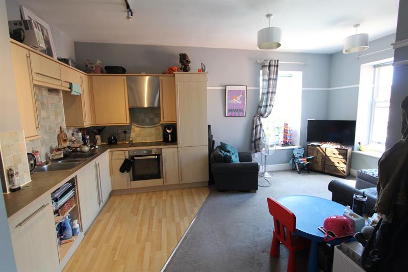 Flat Knowle Avenue in Winchester