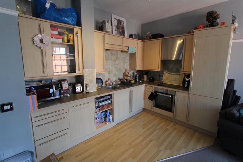 Flat Knowle Avenue in Winchester