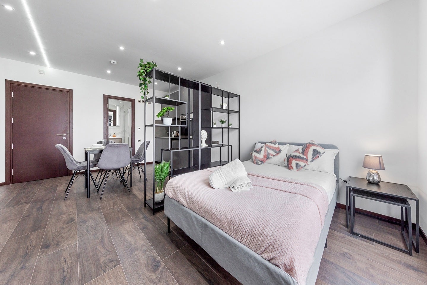 Flat Woodstock Road in Greater London