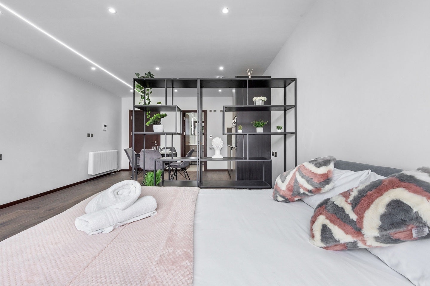 Flat Woodstock Road in Greater London