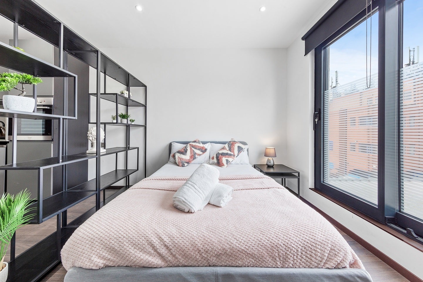 Flat Woodstock Road in Greater London