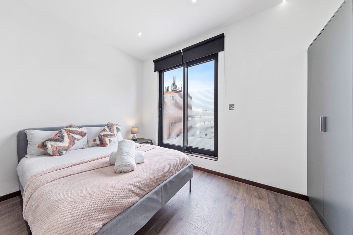 Flat Woodstock Road in Greater London