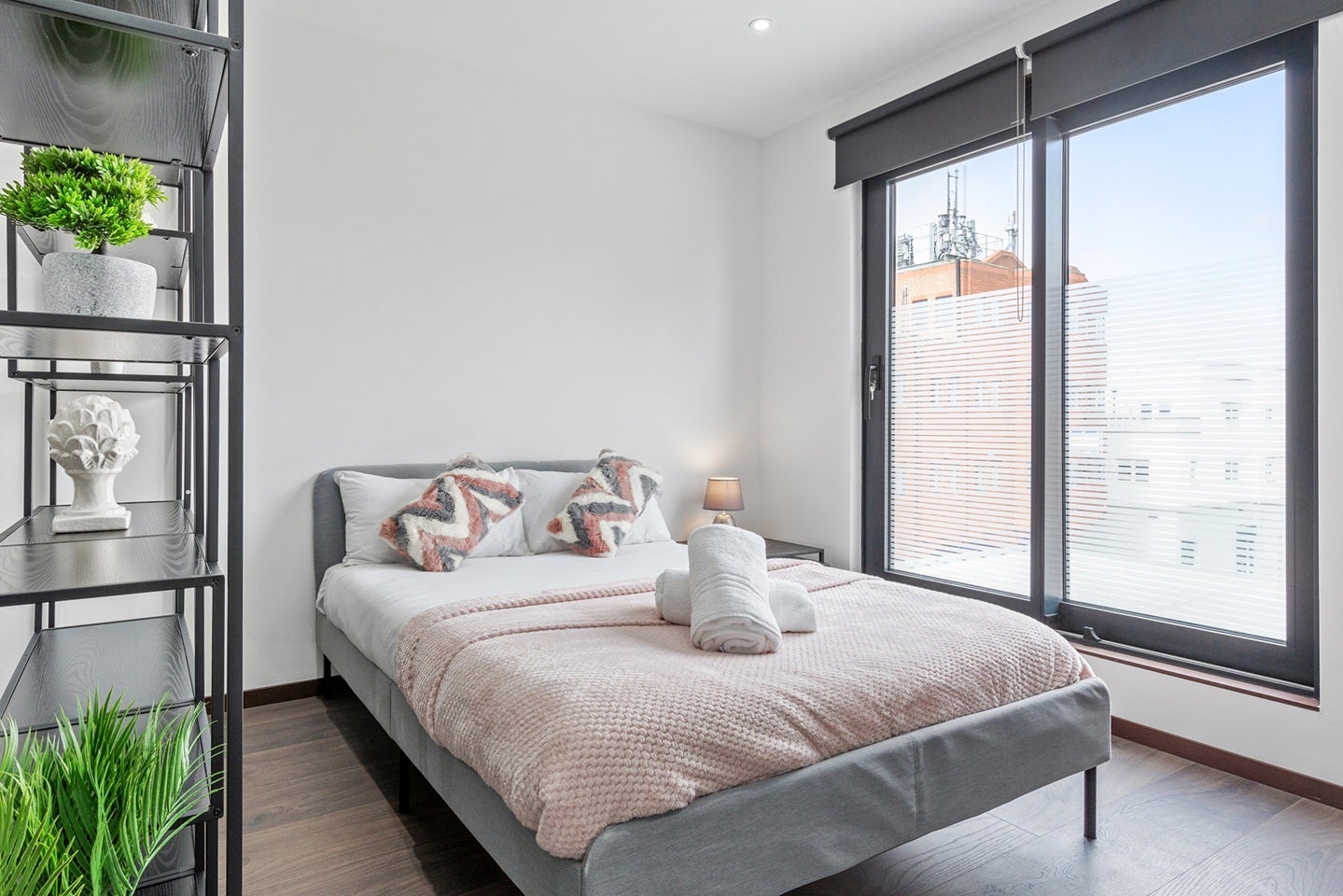 Flat Woodstock Road in Greater London