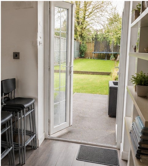 Room Courtenay Road in Greater London