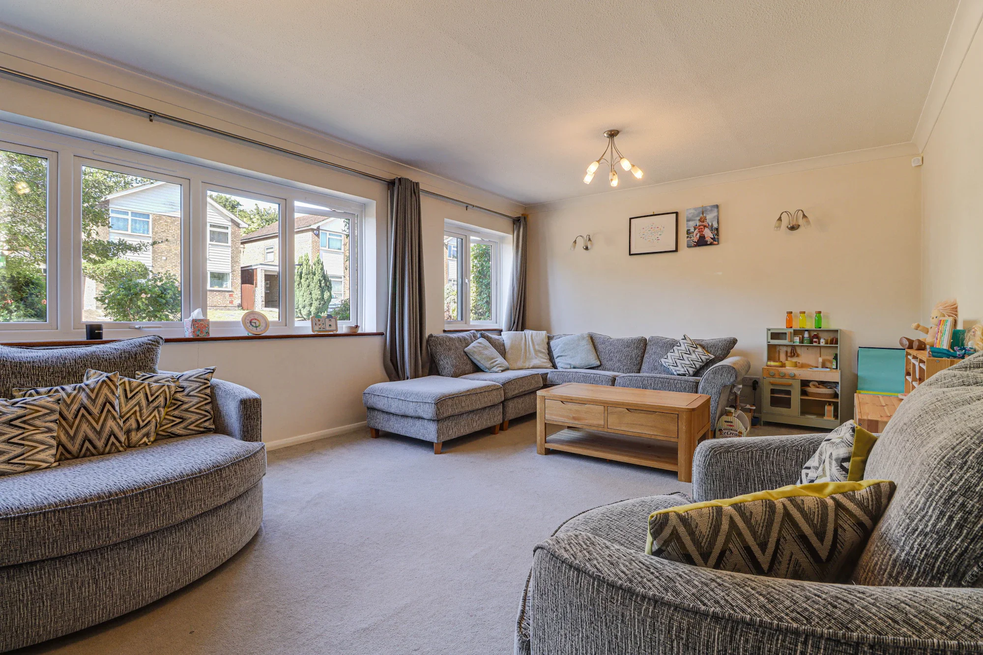 House Aldwickbury Crescent in St Albans