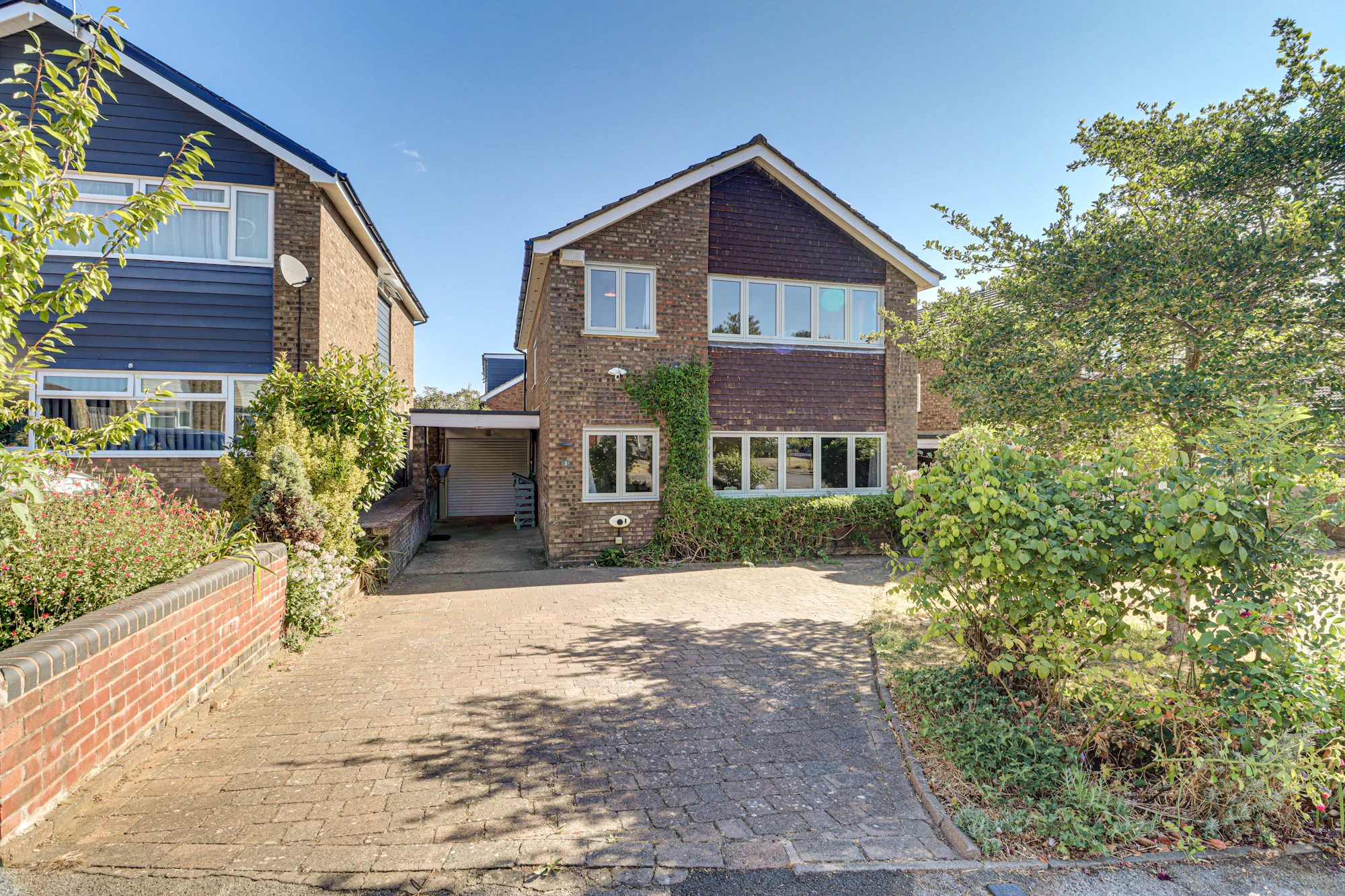 House Aldwickbury Crescent in St Albans